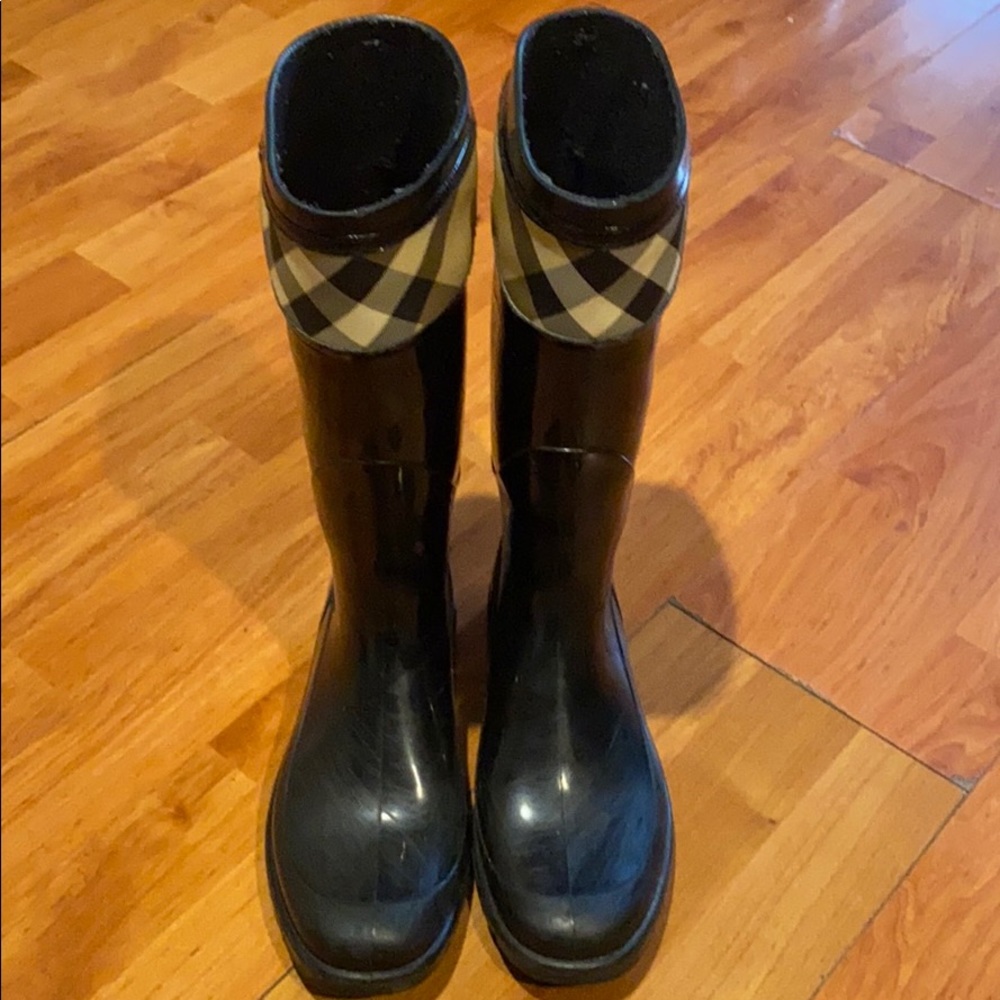 Burberry Black and Tan Winter Rain Boots